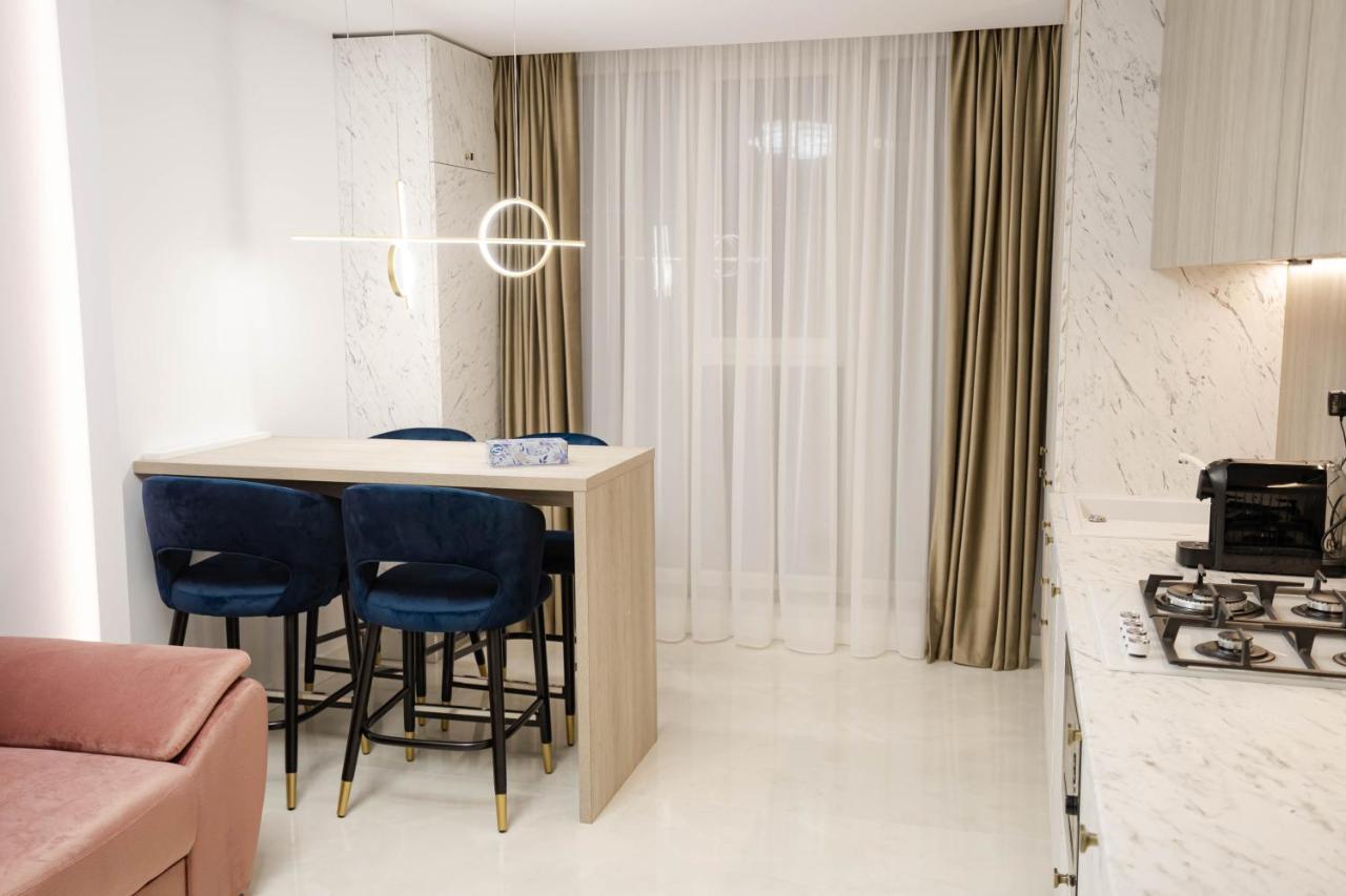 Deluxe Aparthotel Marwell Residence Suceava Exterior photo