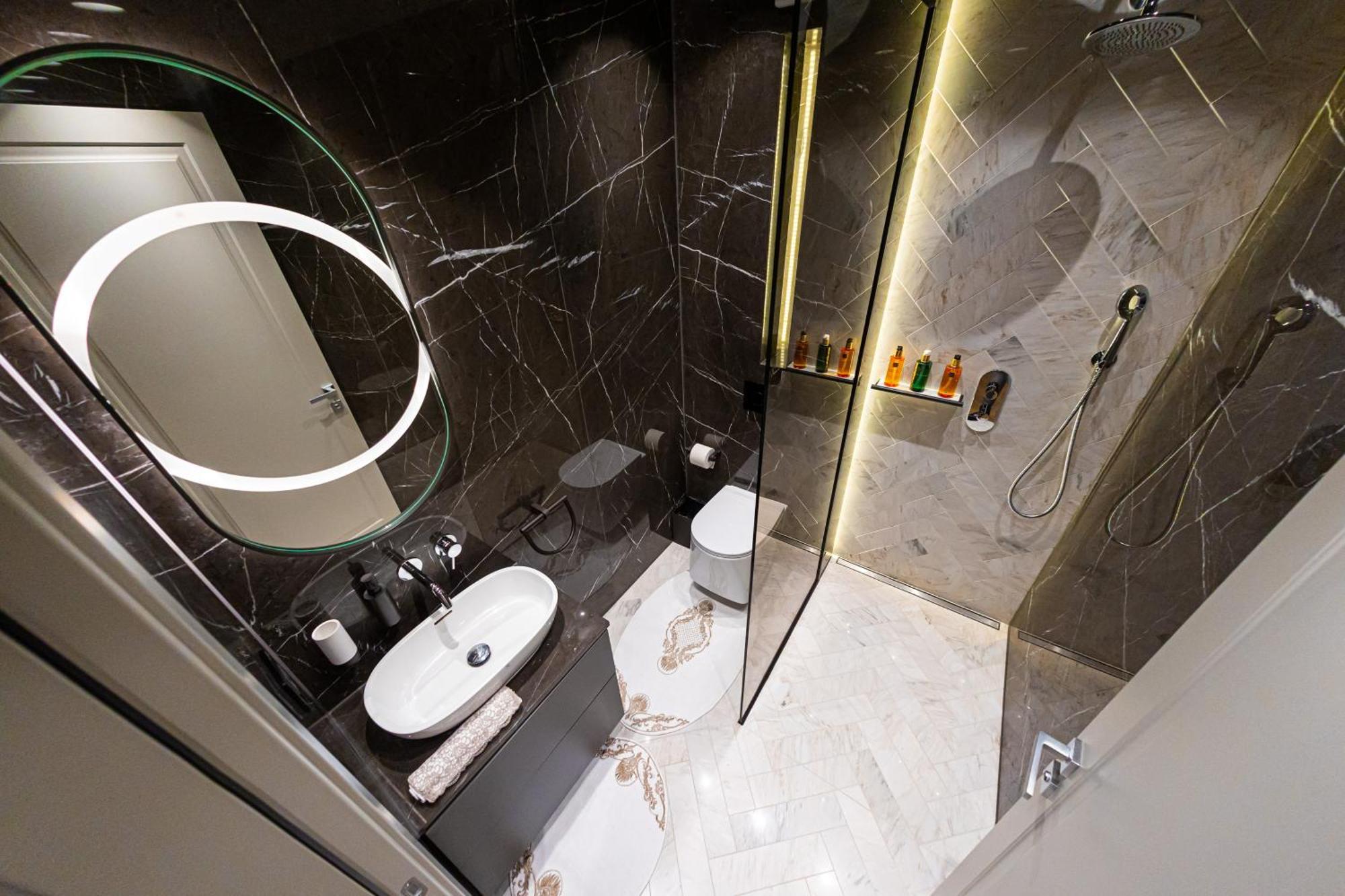 Deluxe Aparthotel Marwell Residence Suceava Room photo